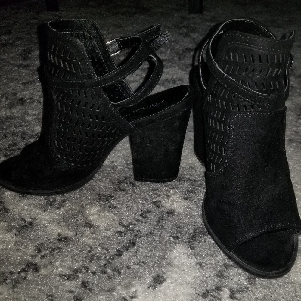 FINAL - American Eagle TM Block Heeled Sandals